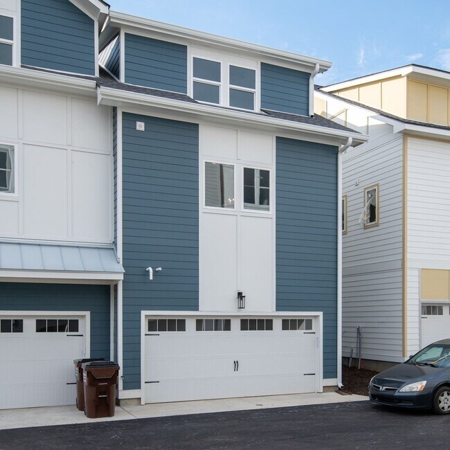 Building Photo - Welcome to The Becanni in Charlotte Park!