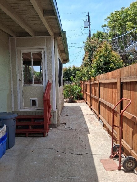 Primary Photo - 491 Carnation Ave