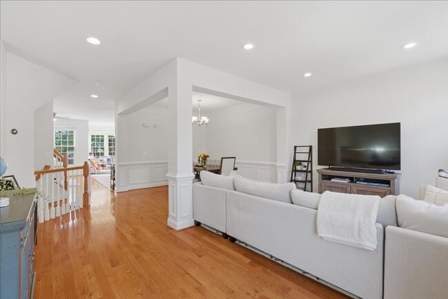 Building Photo - Welcome to this beautifully maintained 4-bedroom, 3.5-bath townhome in the heart of Lorton
