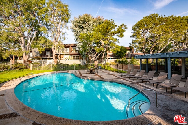 Building Photo - 13326 Maxella Ave