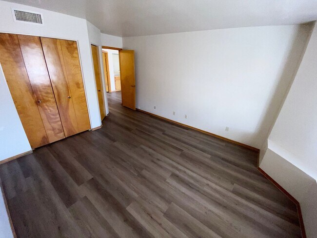 Building Photo - 11343 W Townley Ave