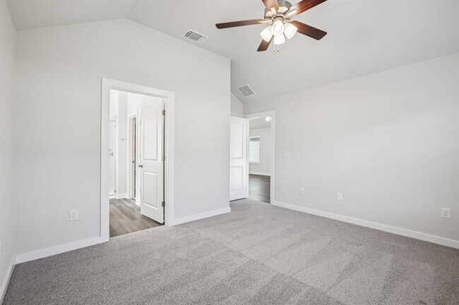 Building Photo - 2304 Delano Dr