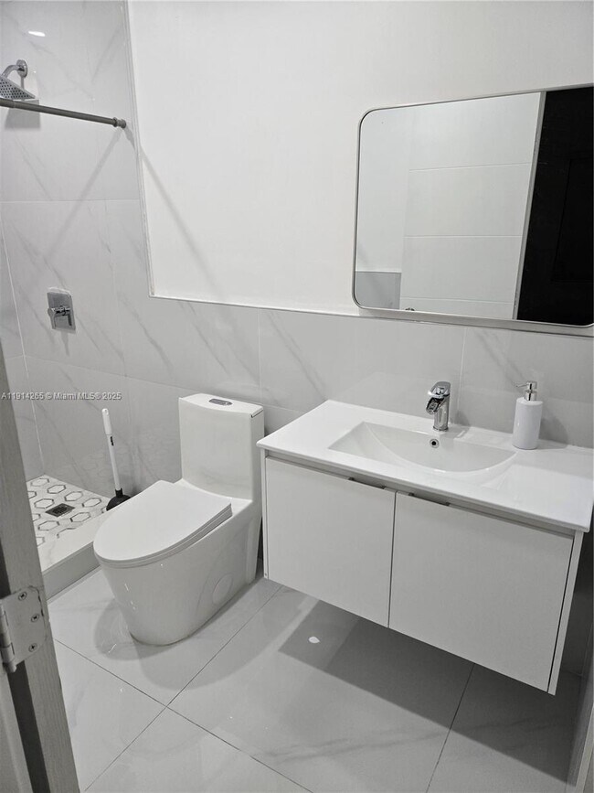 Building Photo - 1420 NW 116th St