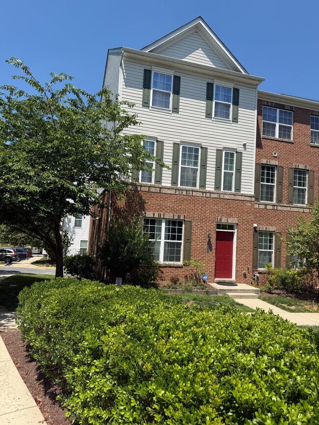 Building Photo - 3556 Woodlake Dr