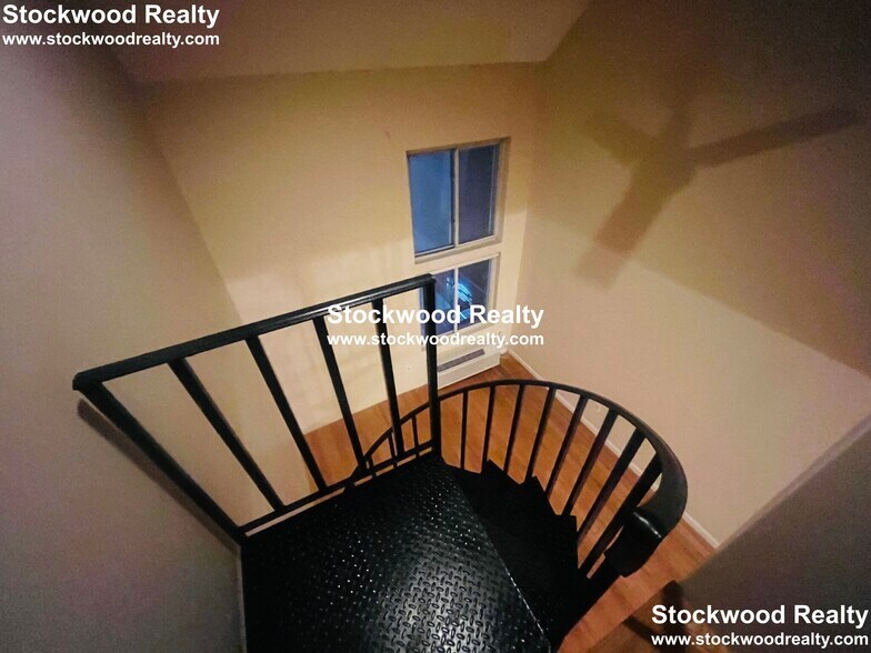 Building Photo - 382 Dorchester St