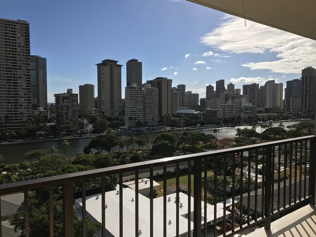 Building Photo - 2444 Hihiwai St