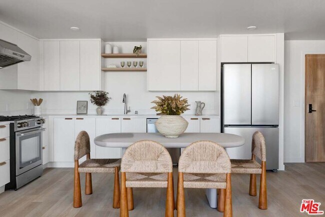 Building Photo - 6320 Garvanza Ave