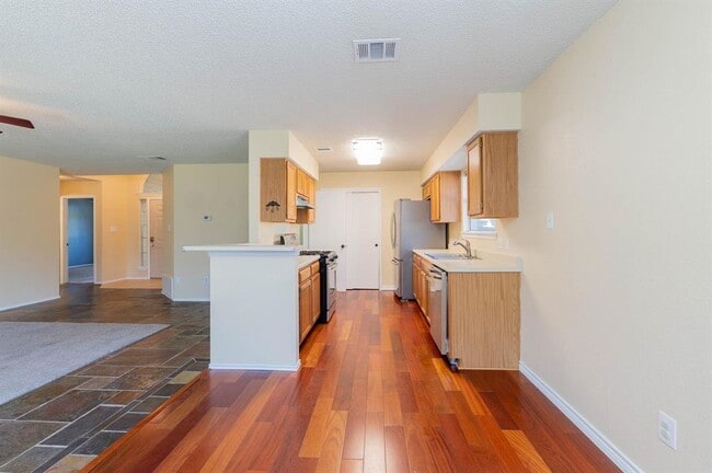 Building Photo - 10413 Hess Dr