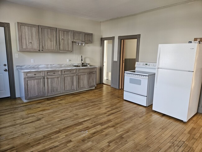 Building Photo - 24 Ninth St