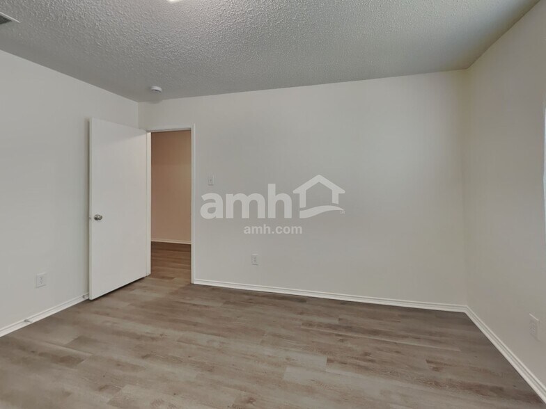 Building Photo - 3913 Country Ln