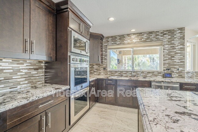 Building Photo - 3761 S Hawthorn Dr