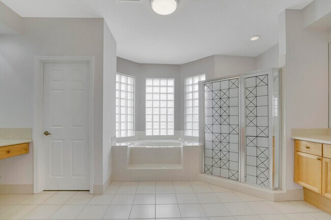 Building Photo - 6164 C Durham Dr