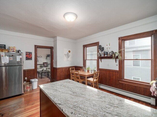 Building Photo - 318 Beacon St