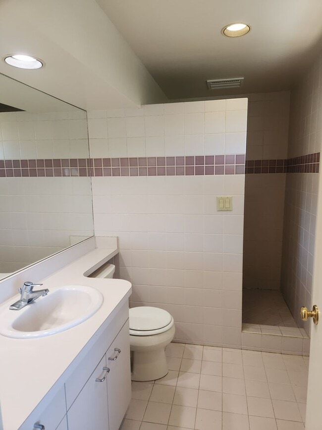 Building Photo - West Valley 3 bedroom country home with 3 bay shop