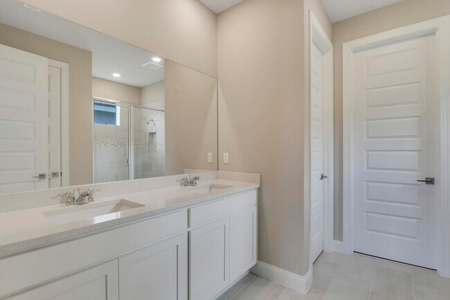 Building Photo - 8901 Dahlia Cir