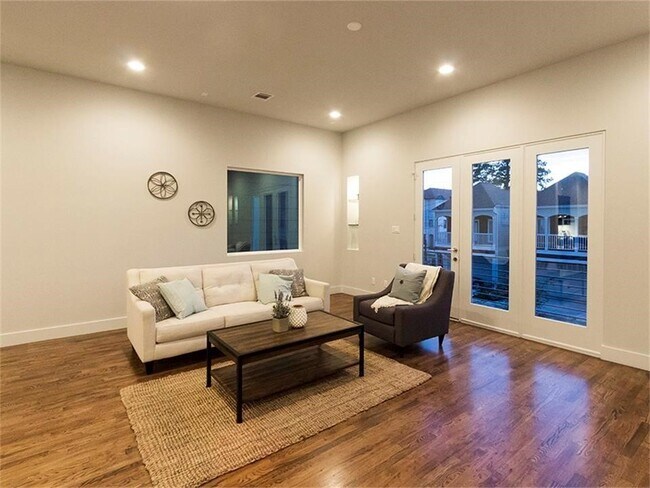 Building Photo - 864 Wakefield Dr