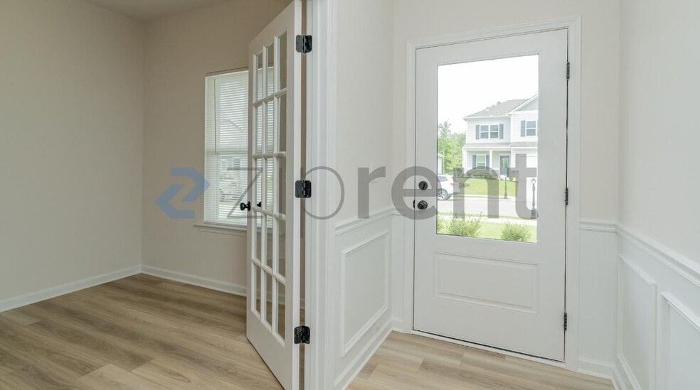 Building Photo - Unit