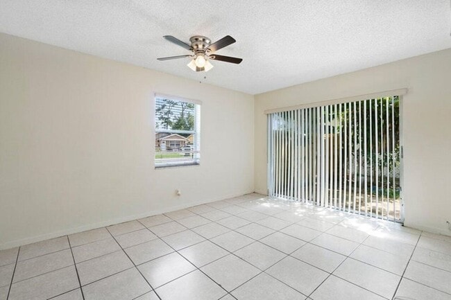 Building Photo - 5854 Kumquat Rd