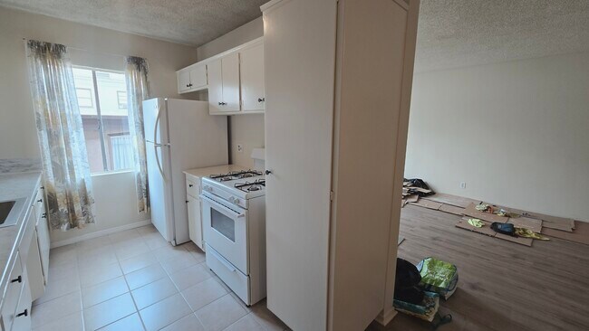 Building Photo - 526 S St Andrews Pl