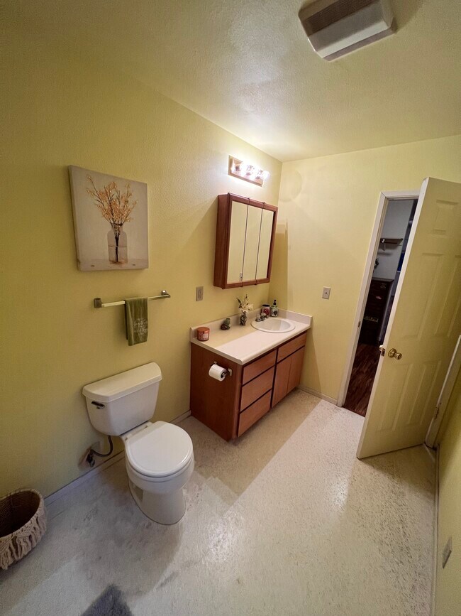 Building Photo - 21896 Fallview Dr