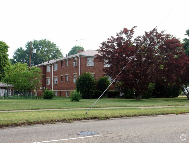 Primary Photo - 3709 W Tuscarawas St