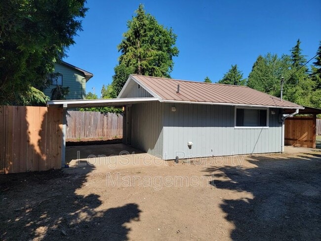 Building Photo - 1140 SW Stamm Pl