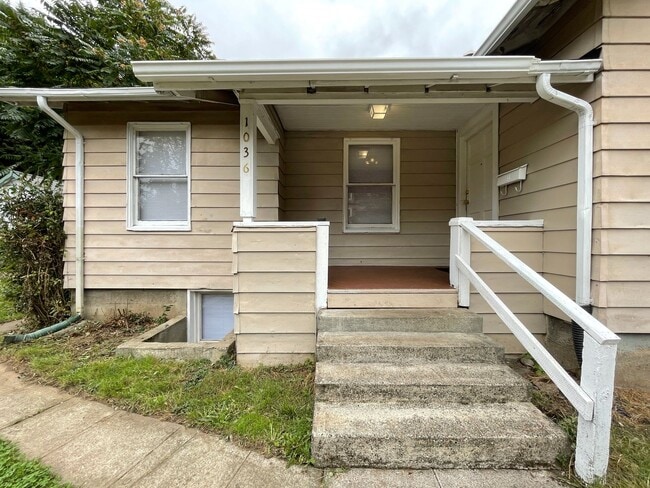 Building Photo - House Near Mississippi Ave with Fenced Yard