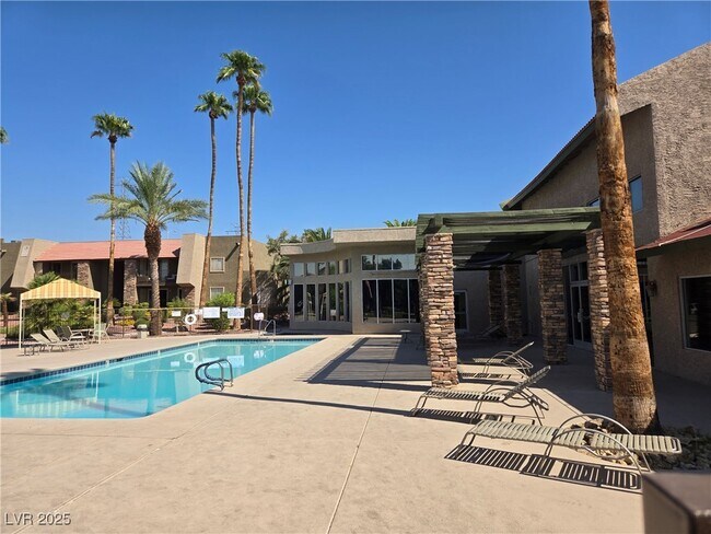 Building Photo - 5260 River Glen Dr