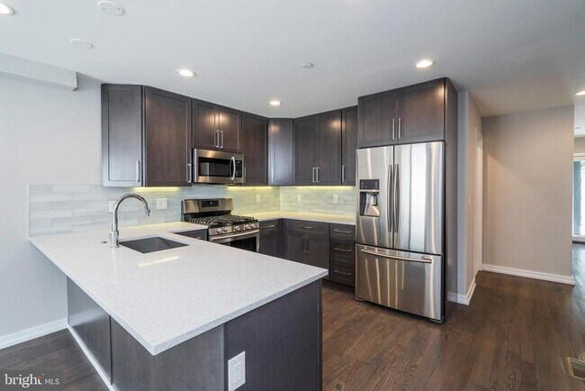 Building Photo - 1430 Clymer St