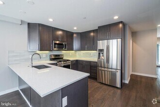 Building Photo - 1430 Clymer St