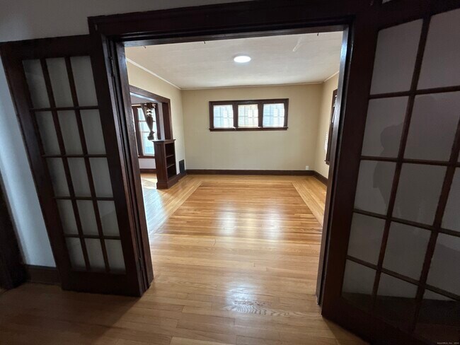 Building Photo - 411 Ellis St