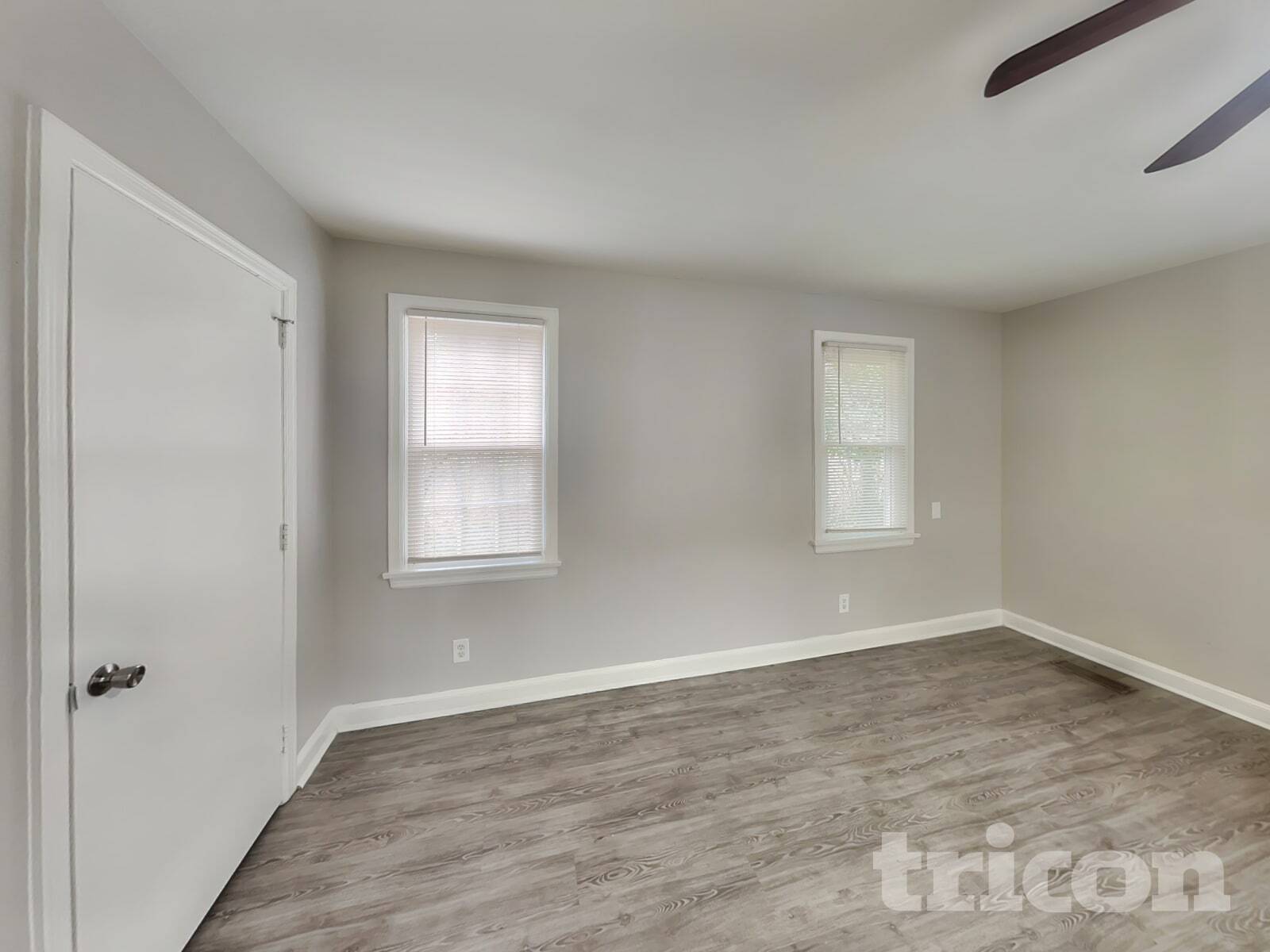 Building Photo - 1122 Paramount Cir