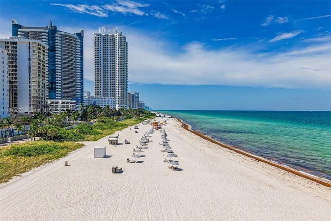 Building Photo - 6039 Collins Ave