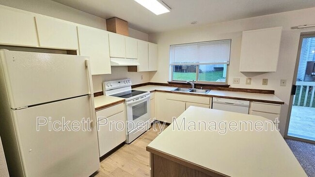 Building Photo - 1334 NE Jasmine Ln