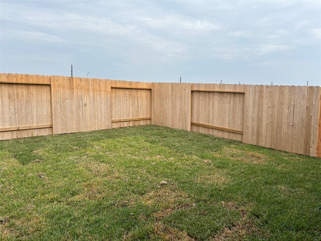 Building Photo - 607 Amberwood Creek Dr