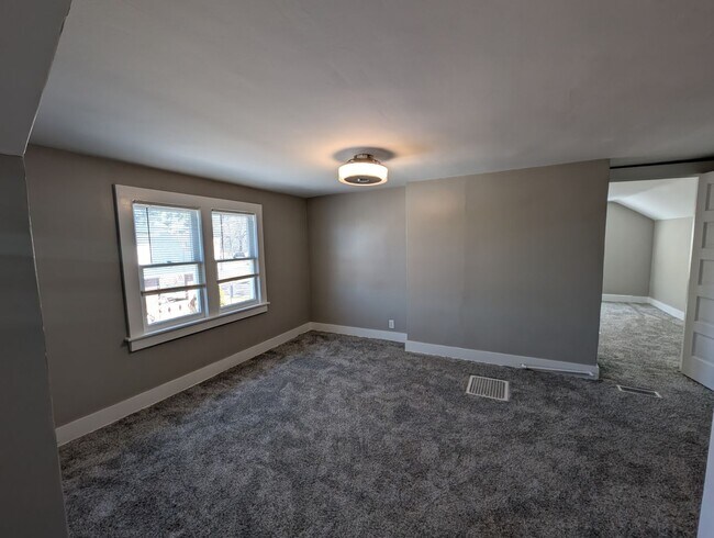 Building Photo - 4 Bedroom House in Boonville