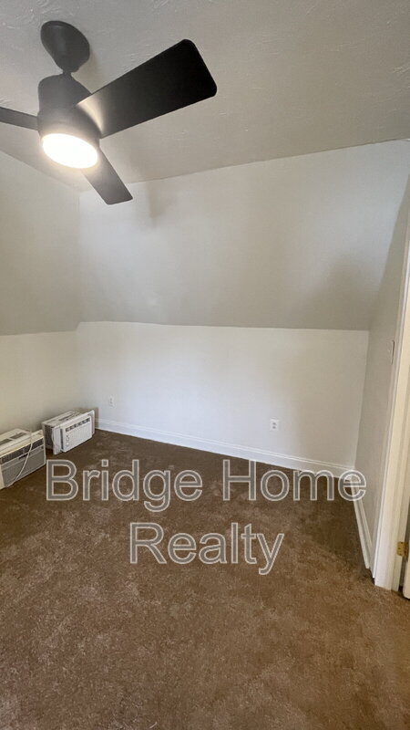 Building Photo - 319 N Balph Ave