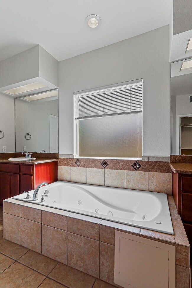 Building Photo - "Spacious 4-Bed Oasis with Granite Touches...