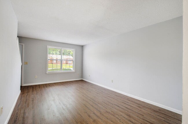 Building Photo - 107 Hickory Ln