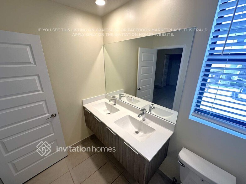 Building Photo - 10437 NW 82nd St