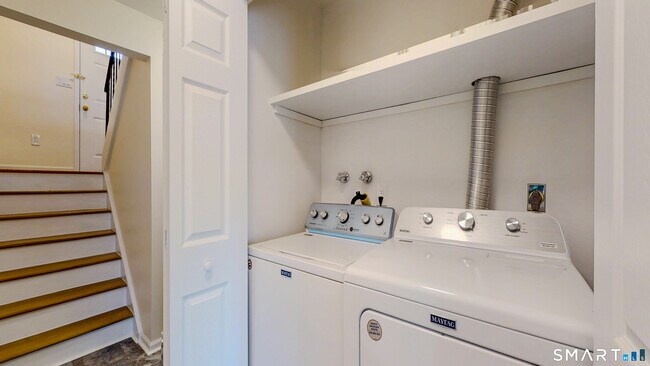 Building Photo - 825 Hope St