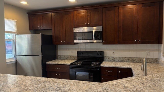 Kitchen - 2213 Emery Ln