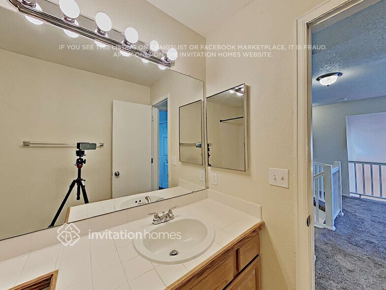 Building Photo - 4511 N Blazingstar Trail