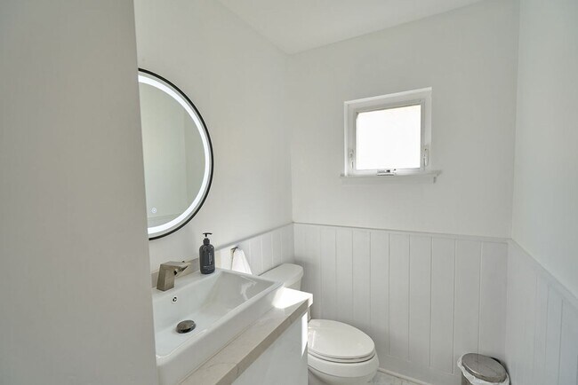 Building Photo - Summer in Style | Furnished 4BD Coronado Home