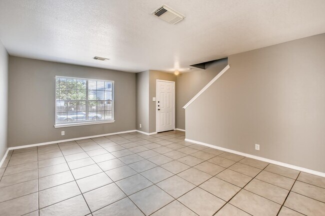 Building Photo - 4BR/2.5 Bath near the San Antonio Medical Center!!!