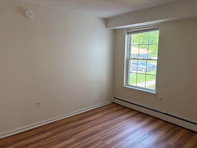 Building Photo - 1007 White Cedar Blvd