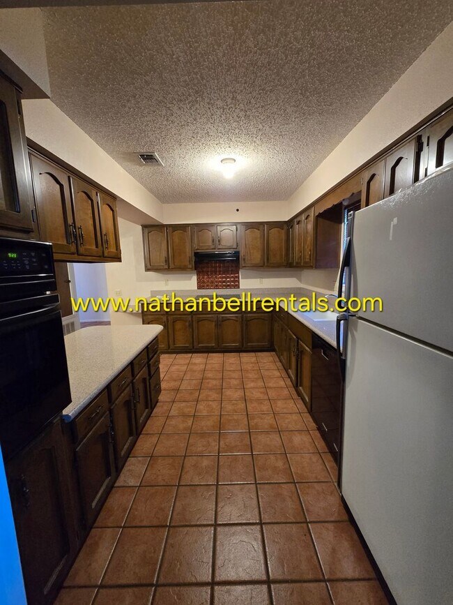 Building Photo - 3415 Vagas Dr