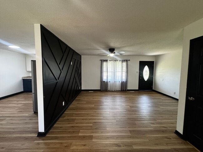 Building Photo - Updated 4 Bedroom Ranch in Established Nei...