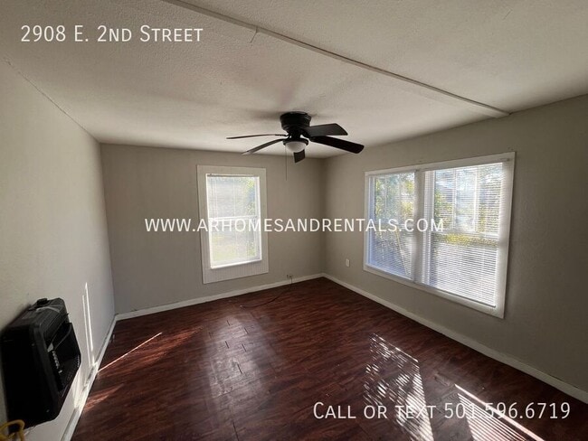 Building Photo - 2908 E 2nd St