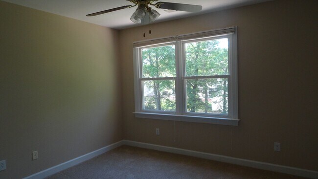 Building Photo - Beautiful home in Seaford